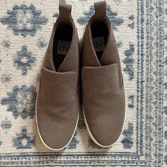 Dolce Vita Sneakers - Picture 2 of 6